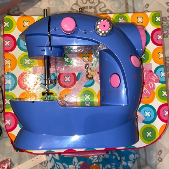 Child Sewing Machine - Picture 5 of 8